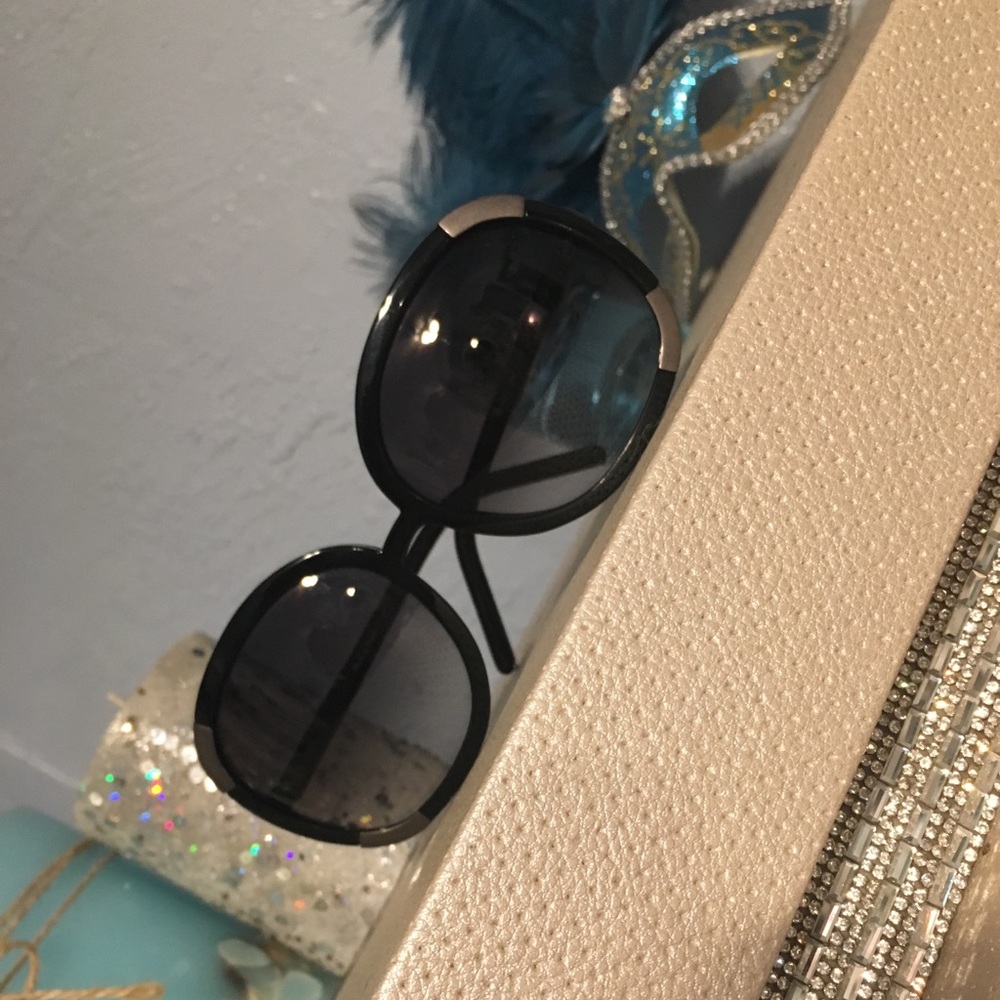 Chloe Sunny’s the Kim K Shades 🌞🌈😎